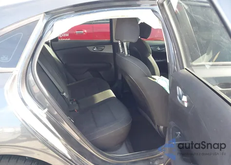 2021 Kia Forte Lxs z USA, uszkodzony, nr VIN 3KPF24AD9ME413853